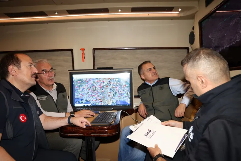 AFAD Başkanı Ali Hamza Pehlivan, Muğla Köyceğiz Yangın Bölgesine Gitti — haber görseli