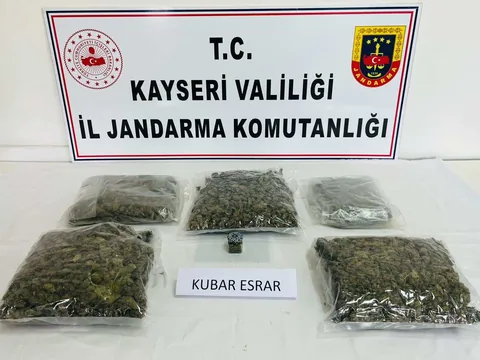 Yemliha Mahallesi’nde zehir sevkiyatı engellendi: 4 kilo 702 gram esrar ele geçirildi — haber görseli