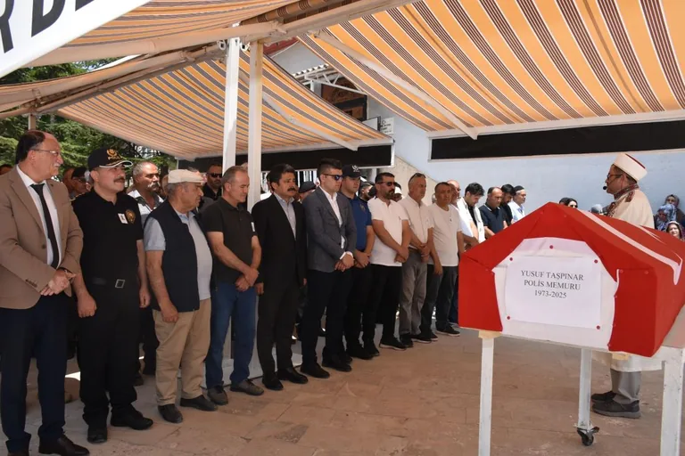 Kurban Keserken Kalp Krizi Geçiren Polis Memuru Yusuf Taşpınar, Son Yolculuğuna Uğurlandı — haber görseli