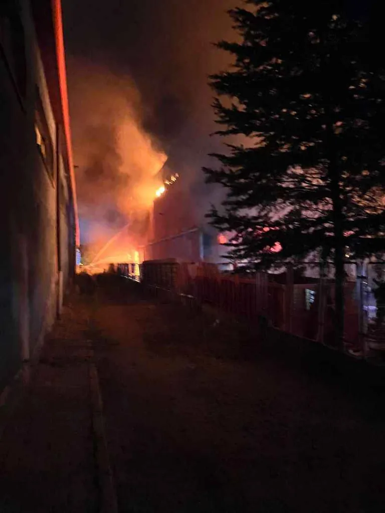 Kayseri OSB’de Korkunç Yangın: 10. Cadde'de Keçe Fabrikası Yanıyor — haber görseli