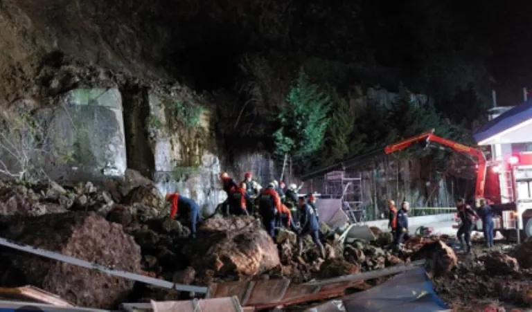 Samsun'da akaryakıt istasyonunda heyelan! Acı haber geldi: Baba ve iki çocuğu hayatını kaybetti — haber görseli