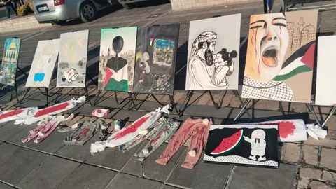 Cumhuriyet Meydanı’nda Filistin için resim sergisi açıldı — haber görseli