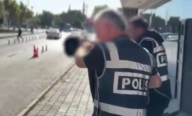 Kayseri Polisinin Dikkati Sayesinde 12 Yıl Hapis Cezası Bulunan Firari Yakalandı! — haber görseli