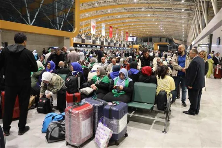Kayseri'den İlk Hacı Kafilesi Dualarla Yola Çıktı — haber görseli