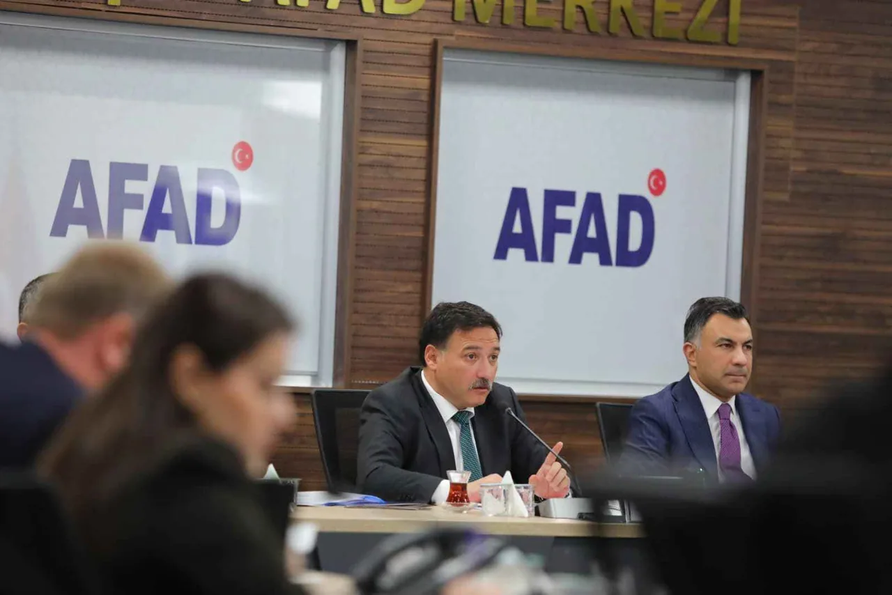 Kayseri’de kış hazırlıkları masaya yatırıldı! Vali Gökmen Çiçek başkanlığında Kış Tedbirleri Toplantısı — haber görseli