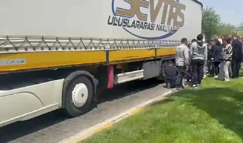 Son Dakika İzmir.. Yaya Geçidinde Tır Dehşeti! 80 Yaşındaki Kadın Hayatını Kaybetti — haber görseli