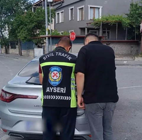 Kayseri'de Trafik Kurallarını İhlal Eden Motosikletliye Ağır Yaptırım — haber görseli
