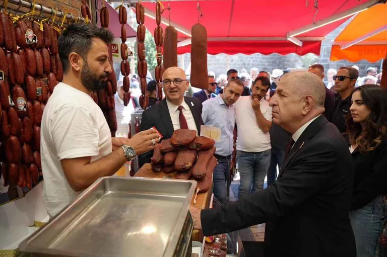 Zafer Partisi Lideri Kayseri’de! Ümit Özdağ Kayseri’de Esnaf ve Vatandaşlarla Buluştu — haber görseli