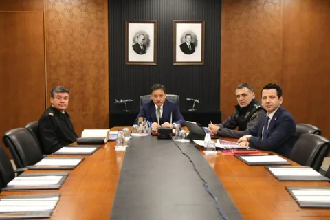 Video Konferans ile Güvenlik Zirvesi: 81 İl ile Eş Zamanlı Güvenlik Toplantısı Yapıldı — haber görseli