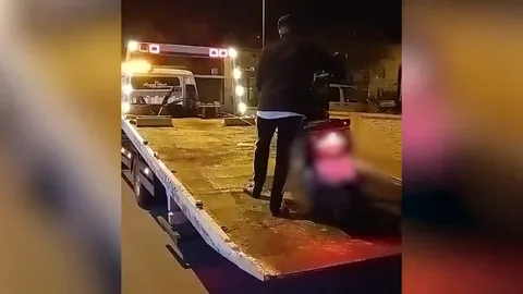 Trafiği tehlikeye atan motosiklet sürücüsü yakalandı! Araç Trafikten Men Edildi — haber görseli