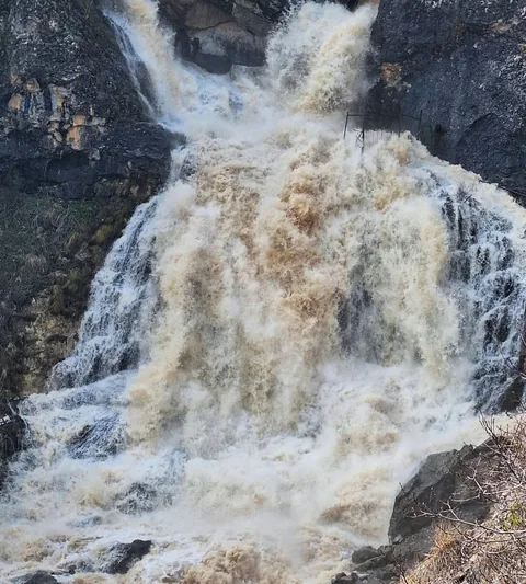 BEREKET YAĞDI, DEREBAĞI ŞELALESİ COŞTU: YAHYALI’DA DOĞA ŞAHLANDI — haber görseli