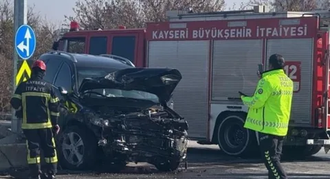 Kayseri Necmettin Erbakan Bulvarı’nda iki otomobil Çarpıştı: 5 Yaralı — haber görseli