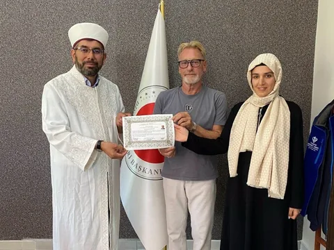 Alman vatandaşının İslamiyet yolculuğu! Kayserili Hilal’le tanıştı, hayatı değişti: Yeni İsmi Davut — haber görseli