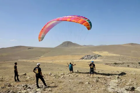 İncesu’da Adrenalin Dolu Günler! Zipline’dan Sonra Şimdi de Yamaç Paraşütü — haber görseli