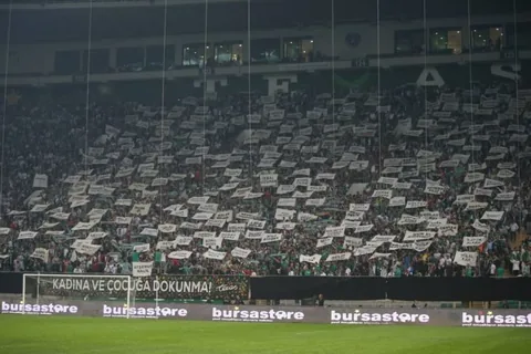 Kadın Cinayetlerine Dikkat Çeken Bursaspor Taraftarına Avrupa ve TFF’den Büyük Ödül — haber görseli