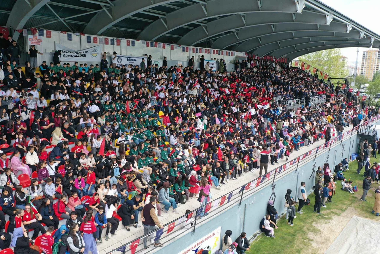 Kayseri’de 19 Mayıs Coşkusu: Bağımsızlık Meşalesi Atatürk Spor Kompleksi'nde Yeniden Parladı! — haber görseli
