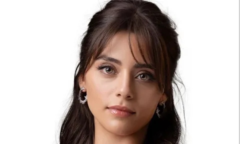 Güzel oyuncu Sıla Türkoğlu, Yaşayan En Güzel Kadın seçildi — haber görseli