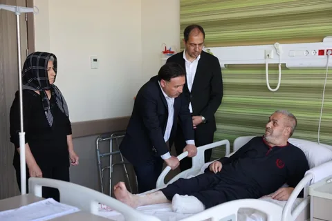 Vali Gökmen Çiçek'ten Kayseri Şehir Hastanesi'nde Bayram Ziyareti — haber görseli