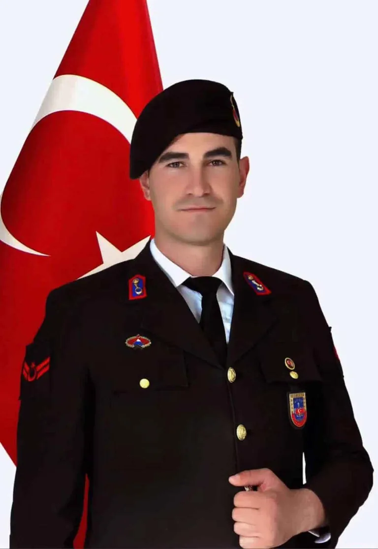 Kastamonu’da hayatını kaybeden Uzman Onbaşı Kenan Çakır , Kayseri’de son yolculuğuna uğurlandı — haber görseli