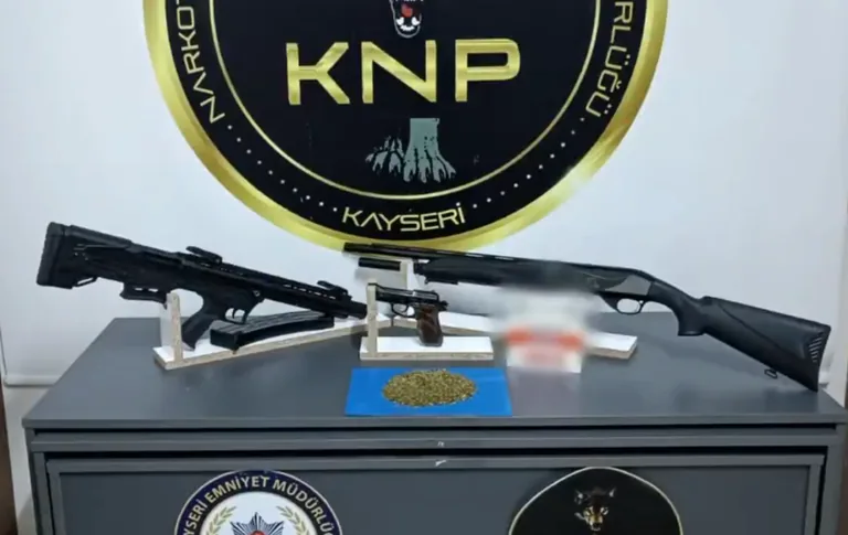 Kayseri'de Torbacılara Büyük Darbe:  Ruhsatsız Silahlar ve Uyuşturucu Ele Geçirildi — haber görseli