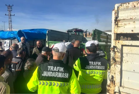 Pınarbaşı’nda Traktörlere Reflektör Dağıtıldı — haber görseli