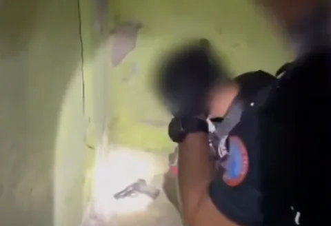 Dur İhtarına Uymadı, Kovalamaca Sonrası Yakalandı! Çalıntı Motosiklet ve Tabanca Ele Geçirildi — haber görseli