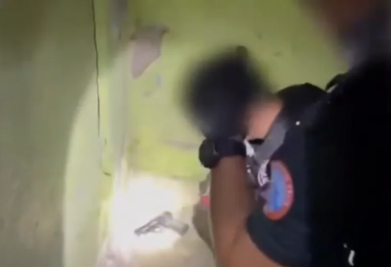 Dur İhtarına Uymadı, Kovalamaca Sonrası Yakalandı! Çalıntı Motosiklet ve Tabanca Ele Geçirildi — haber görseli