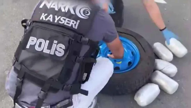Kayseri Polisinden Şehirlerarası Uyuşturucu Sevkiyatına Darbe!  5 Kilo Uyuşturucu Ele Geçirildi — haber görseli