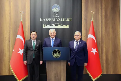 Eski Başbakan Binali Yıldırım'dan Kayseri Çıkartması — haber görseli