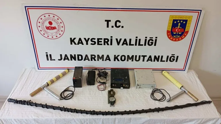 Zengibar Kalesi’nde Operasyon! Yeşilhisar'da Definecilere Suçüstü Baskın — haber görseli