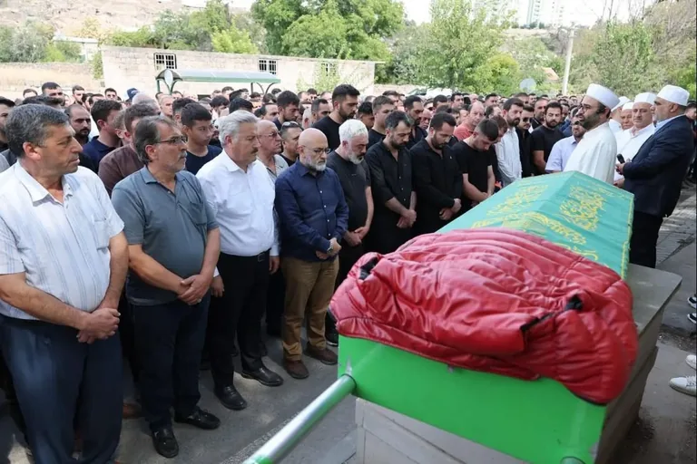 Kazada hayatını kaybeden babanın ardından oğlu Hacı Ali Al'da yaşamını yitirdi — haber görseli