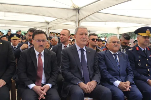 Kayseri protokolü şehit mezarlıklarını ziyaret etti  — haber görseli