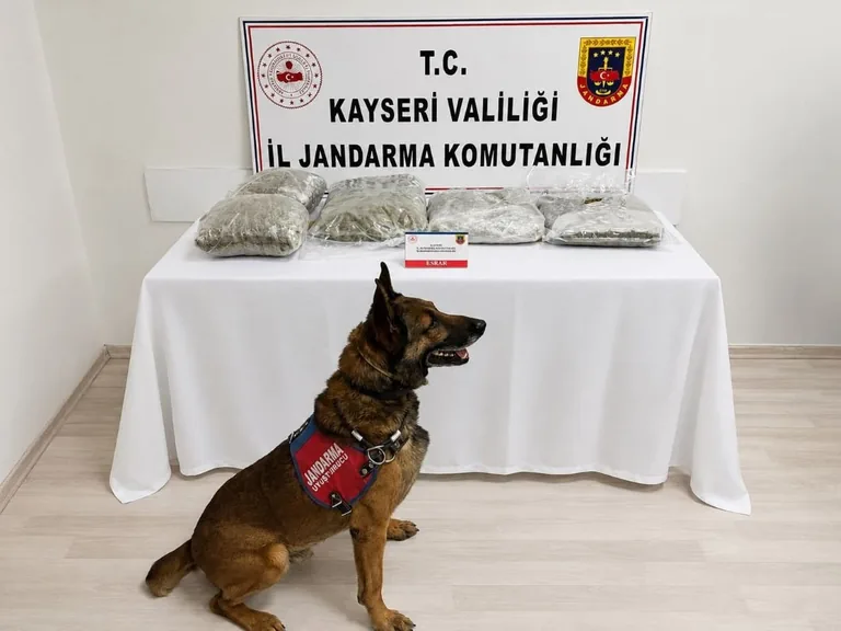 Kayseri'de Jandarmadan Uyuşturucu Operasyonu: 5 Kilo Esrar Ele Geçirildi — haber görseli
