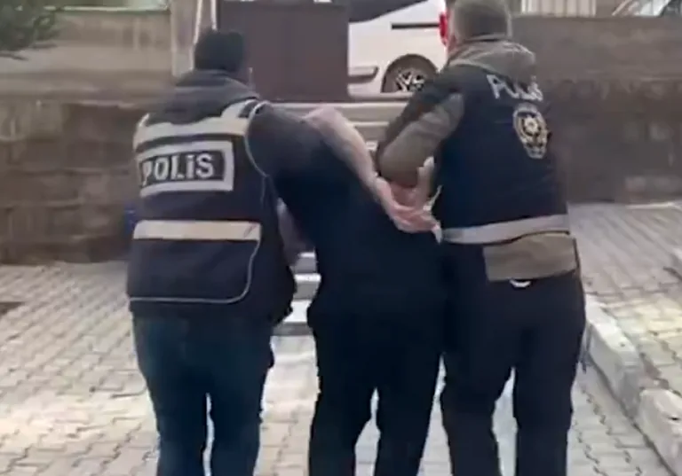 Cinsel Saldırgan, Saklandığı Mutfak Dolabında Yakalandı — haber görseli