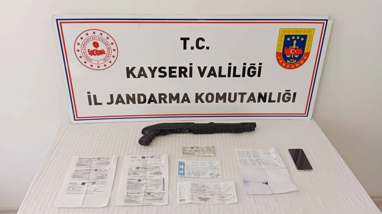 Milyonluk Senetlerle Yakayı Ele Verdi! Yeşilhisar’da vatandaşları borç batağına sürükleyen tefeci yakalandı — haber görseli