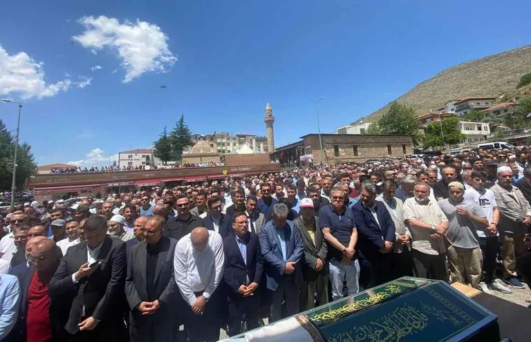 Milletvekili Bayar Özsoy’un Annesi Hayriye Özsoy Son Yolculuğuna Uğurlandı — haber görseli