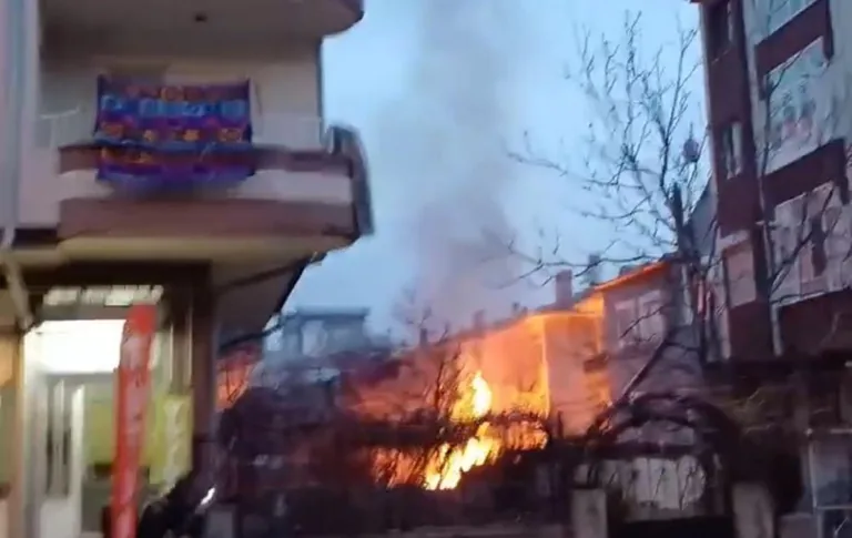 Kayseri'de Meydana Gelen Yangın Paniğe Neden Oldu — haber görseli