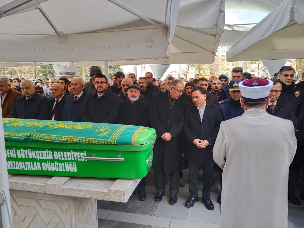 Başkan Ahmet Çolakbayrakdar’ın hayatını kaybeden babası son yolculuğuna uğurlandı — haber görseli
