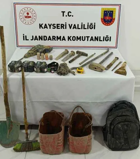 Develi’de 1. Derece Sit Alanında Kaçak Kazı: 3 Defineci Suçüstü Yakalandı — haber görseli