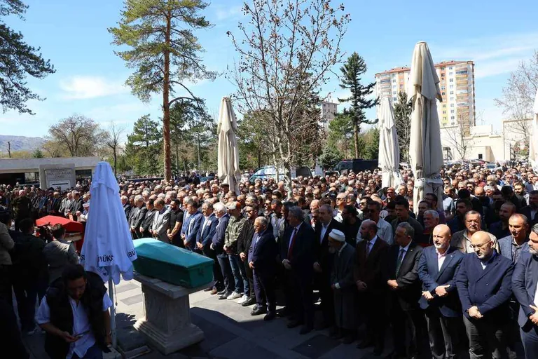 CHP Kayseri İl Başkanı Feyzullah Keskin'in oğlu Hüseyin Keskin Son Yolculuğuna Uğurlandı — haber görseli