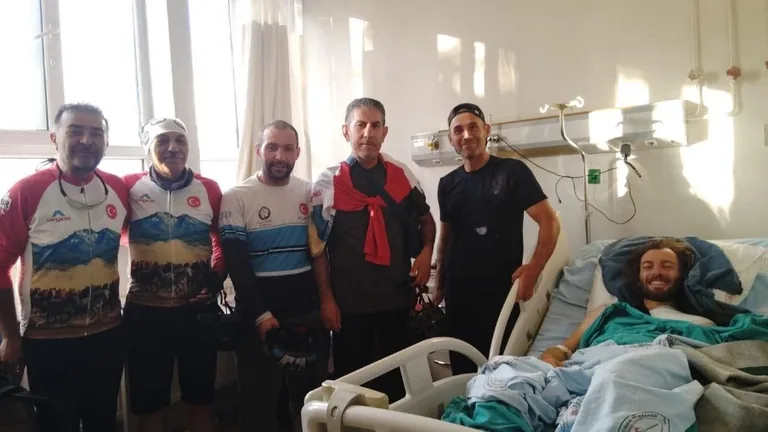 14 Aylık Dünya Turunda Talihsiz Kaza! Fransız Bisikletçi Bünyan’da Yaralandı — haber görseli