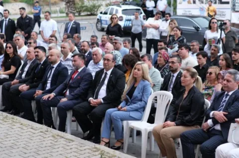 2028'de Cumhurbaşkanı adayı olacağını açıklayan Sinan Oğan'ı sadece 48 kişi dinledi — haber görseli
