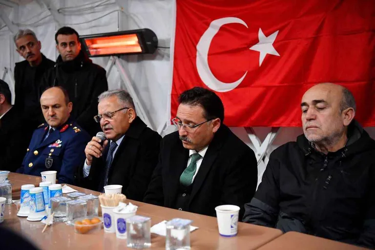 Vali Çiçek ve Başkan Büyükkılıç'tan Şehit Tuğgeneral Baydilli'nin Ailesine Taziye Ziyareti — haber görseli
