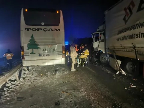 Sivas Son Dakika | Şarkışla’da Zincirleme Trafik Kazası: 8 Yaralı — haber görseli