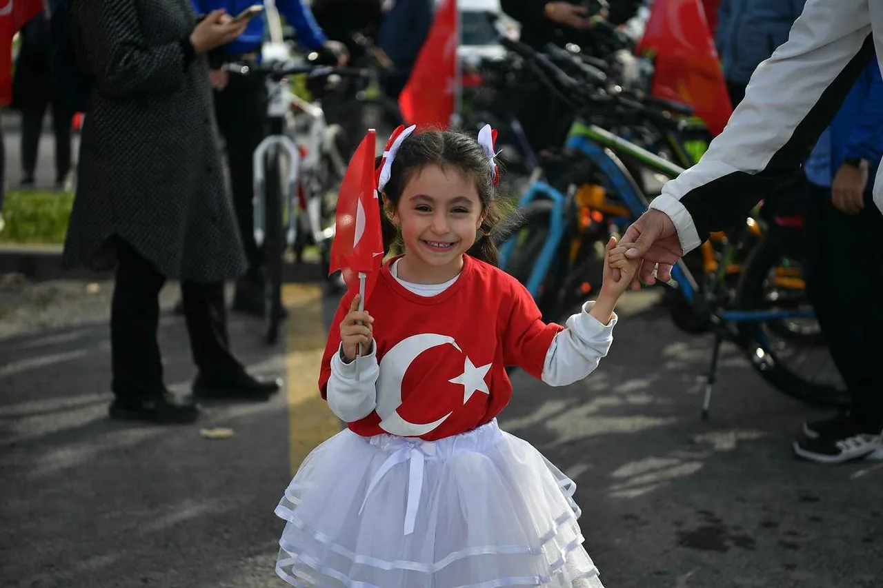Yüzlerce Bisikletli Cumhuriyet İçin Pedal Çevirdi! Kayseri’de Muhteşem Etkinlik — haber görseli