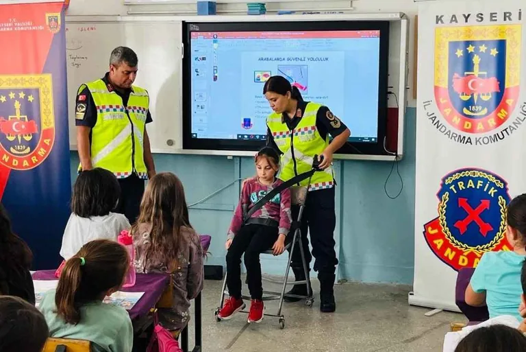 Trafik Dedektifleri Projesi Kayseri’de: Çocuklar Trafik Güvenliği Eğitimi Aldı — haber görseli
