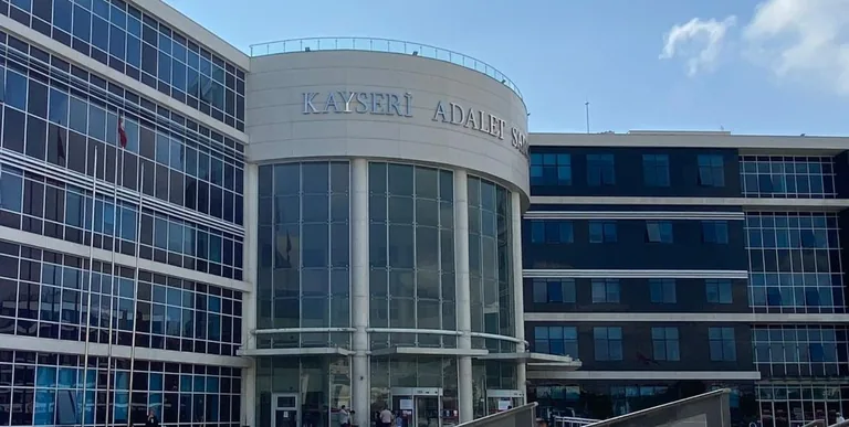 Kayseri’de Uyuşturucu Ticareti Yapan Yabancı Uyruklu Sanığa 12 Yıl Hapis Cezası — haber görseli