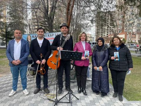 Kayseri'de Muhtar Adayları İlginç Çalışmalara İmza Atıyor! Mahalle Sakinlerine Konser — haber görseli