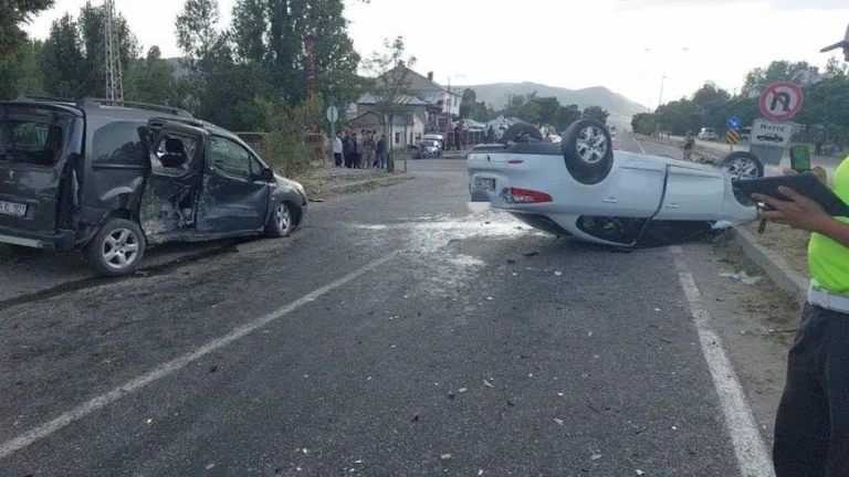 VAN'DA TRAFİK KAZASI:7 YARALI! — haber görseli