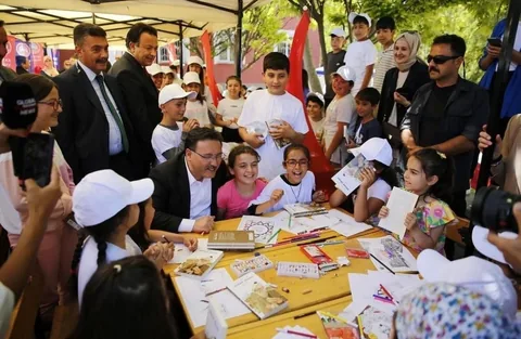 Vali Çiçek Mimar Sinan’ı anma etkinliğinde öğrencilerle bir araya geldi — haber görseli